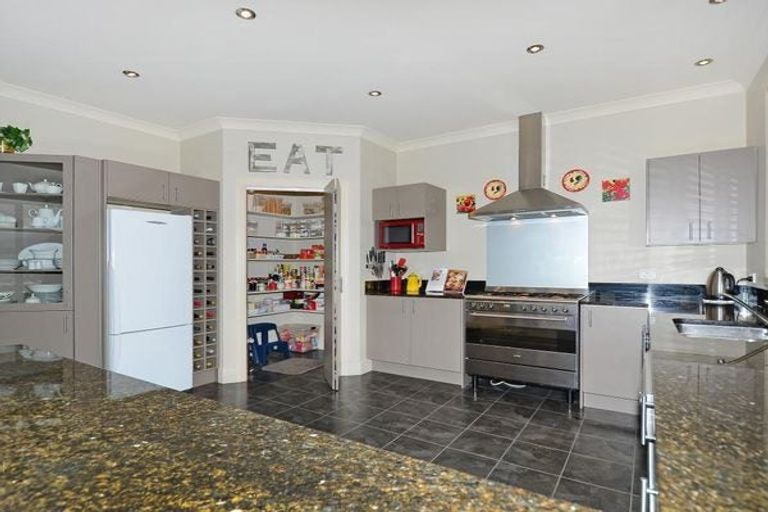 Photo of property in 15 Riverstone Drive, Riverstone Terraces, Upper Hutt, 5018