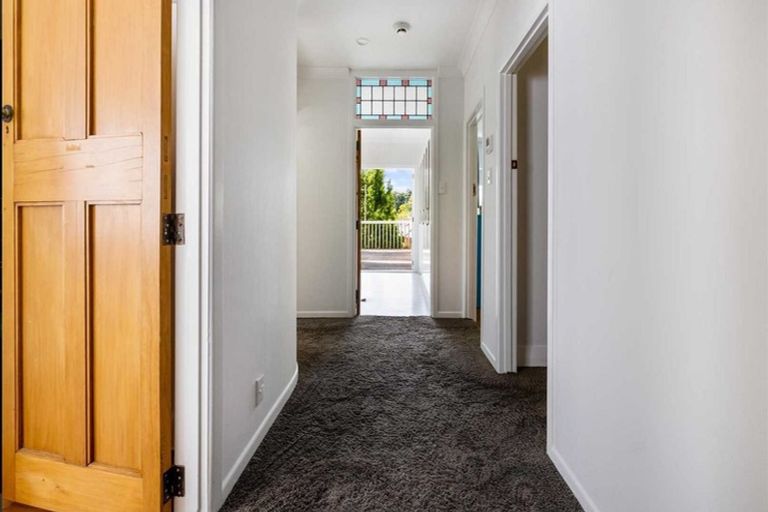 Photo of property in 12 Eastglen Road, Glen Eden, Auckland, 0602