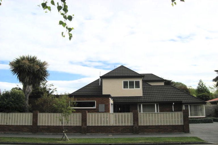 Photo of property in 3a Hadlow Place, Burnside, Christchurch, 8041