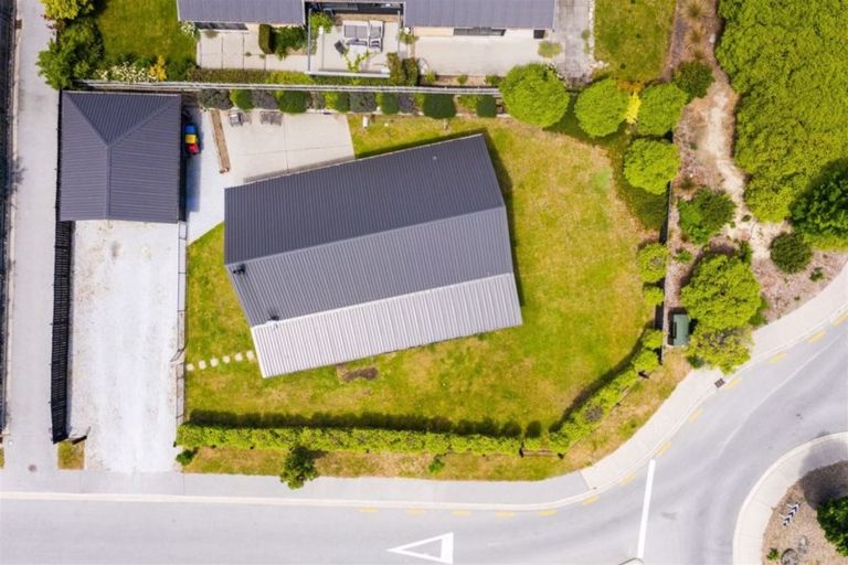 Photo of property in 91 Rob Roy Lane, Wanaka, 9305