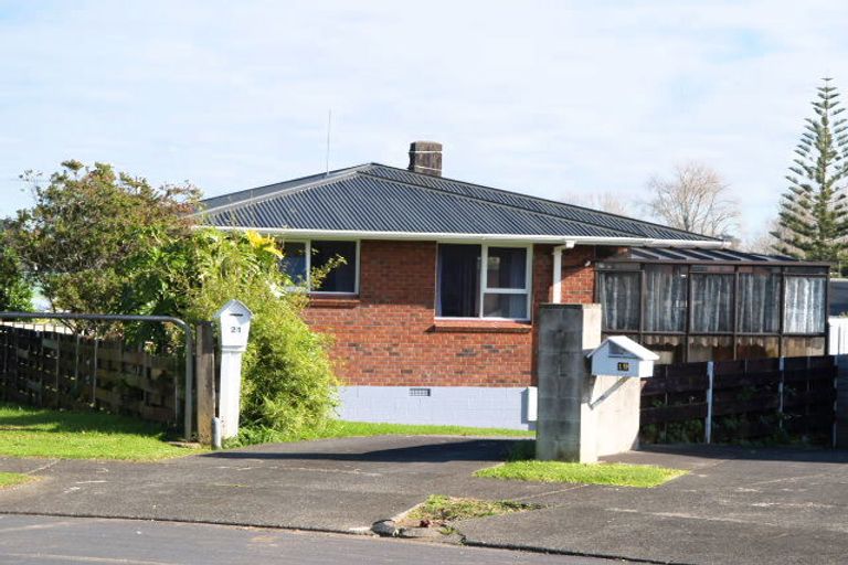 Photo of property in 13 Walden Place, Mangere East, Auckland, 2024