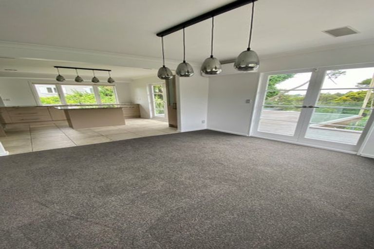 Photo of property in 26 West Lynn Road, Titirangi, Auckland, 0604