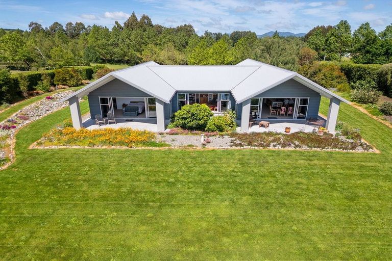 Photo of property in 10 Birdie Way, Martinborough, 5711