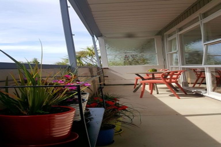 Photo of property in 5/77 Old Lake Road, Narrow Neck, Auckland, 0624