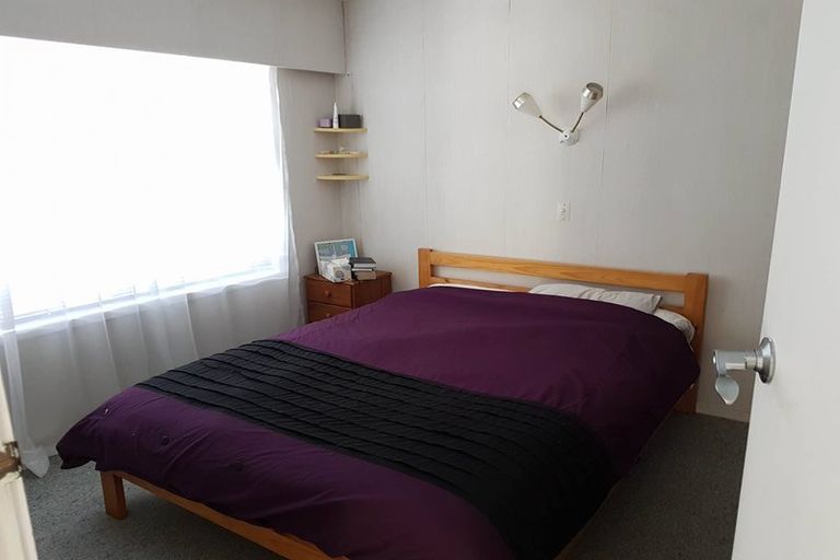 Photo of property in 1/240 Forrest Hill Road, Forrest Hill, Auckland, 0620