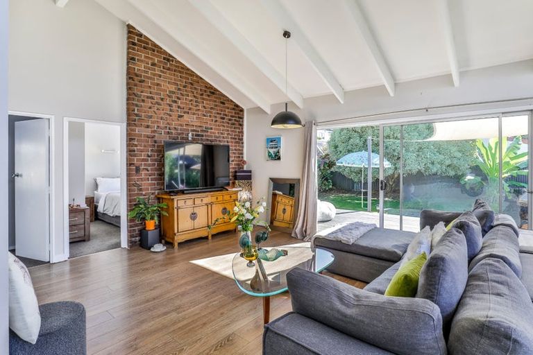 Photo of property in 2/43 Central Avenue, Papatoetoe, Auckland, 2025