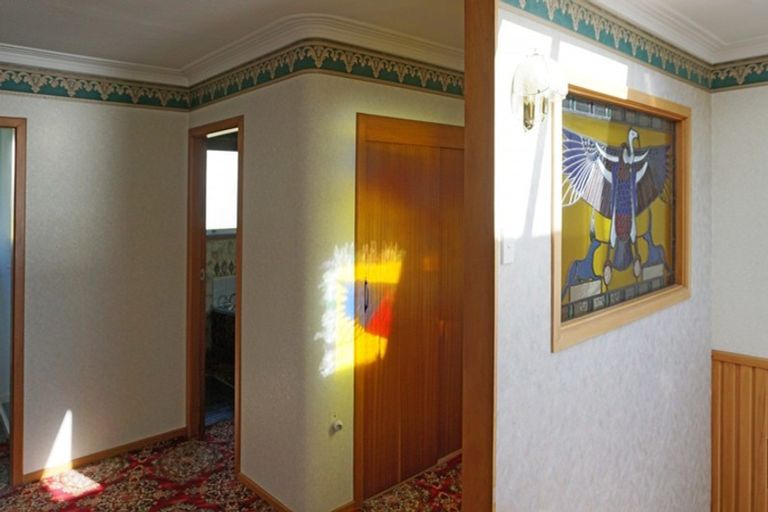 Photo of property in 104 Marine Parade, Bluff, 9814