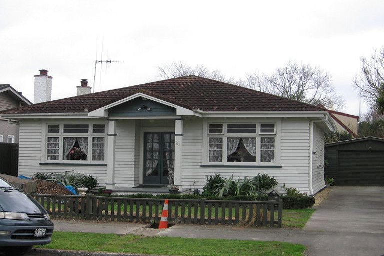 Photo of property in 41 Dahlia Street, Palmerston North, 4410