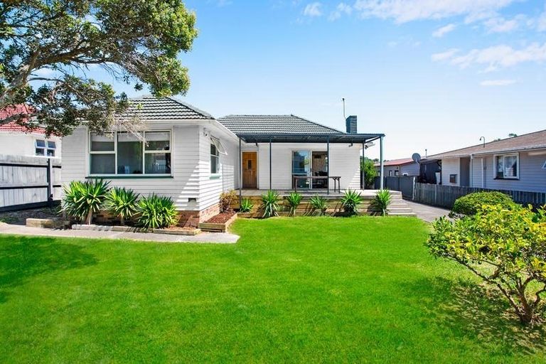 Photo of property in 12 Tamariki Avenue, Kelston, Auckland, 0602