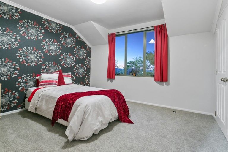 Photo of property in 32c Isobel Road, Greenhithe, Auckland, 0632