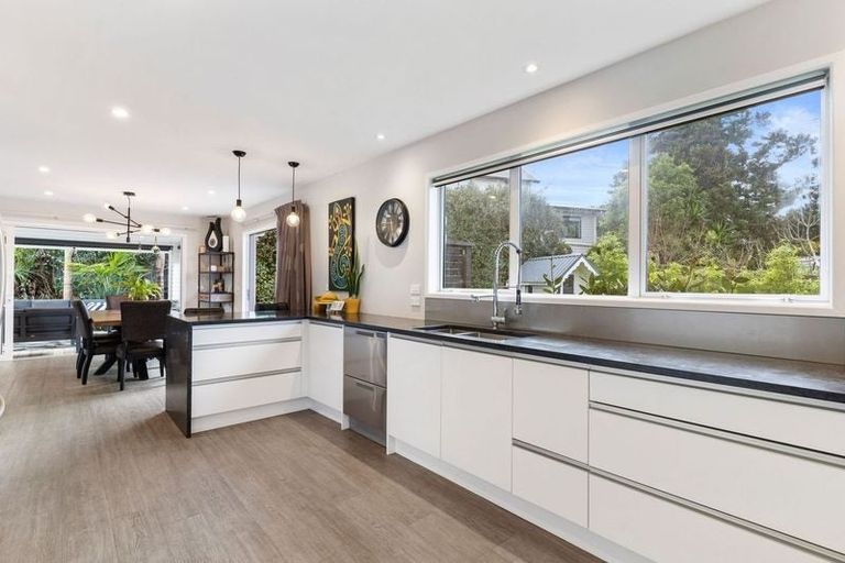 Photo of property in 23 Helleur Road, Massey, Auckland, 0614