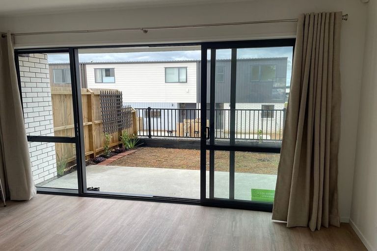 Photo of property in 16 Clay Works Lane, New Lynn, 0600
