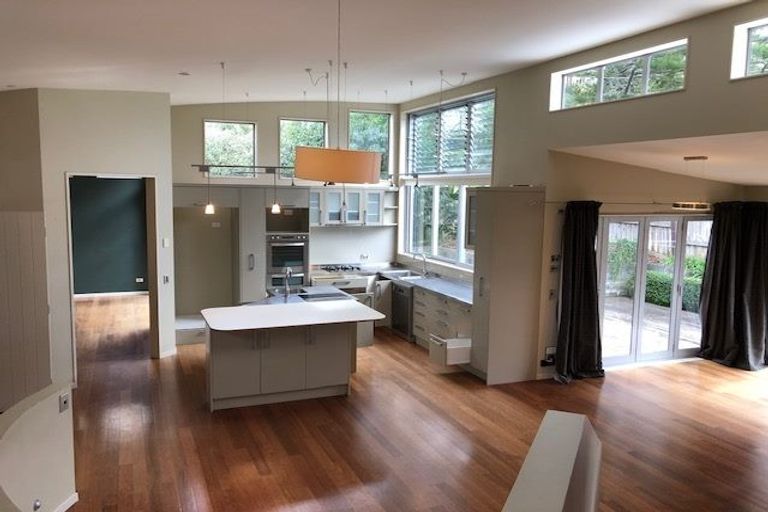 Photo of property in 21a Korotaha Terrace, Rothesay Bay, Auckland, 0630