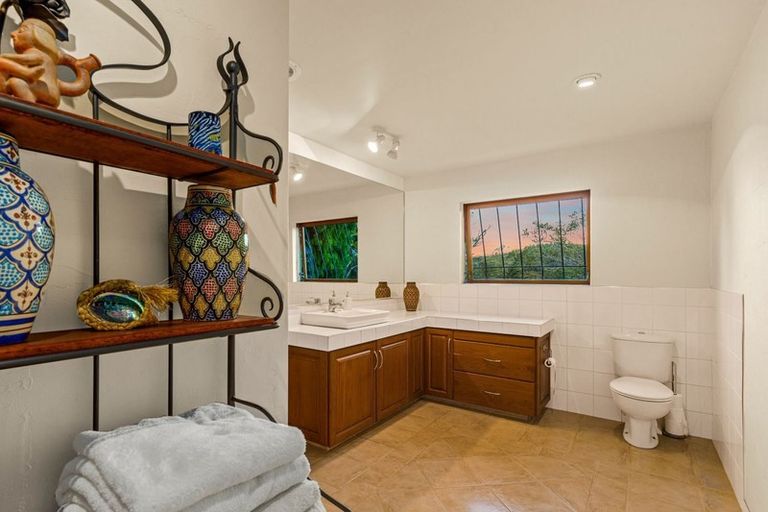 Photo of property in 102 Opanuku Road, Henderson Valley, Auckland, 0612