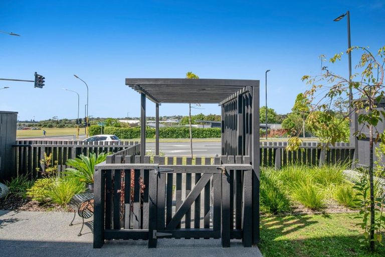 Photo of property in 169 Millwater Parkway, Silverdale, 0932