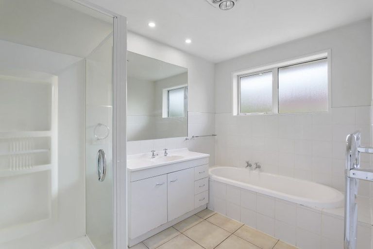 Photo of property in 16 O'halloran Drive, Halswell, Christchurch, 8025