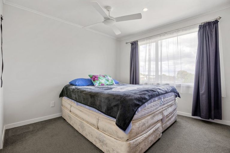 Photo of property in 18 Farnborough Crescent, Mangere, Auckland, 2022