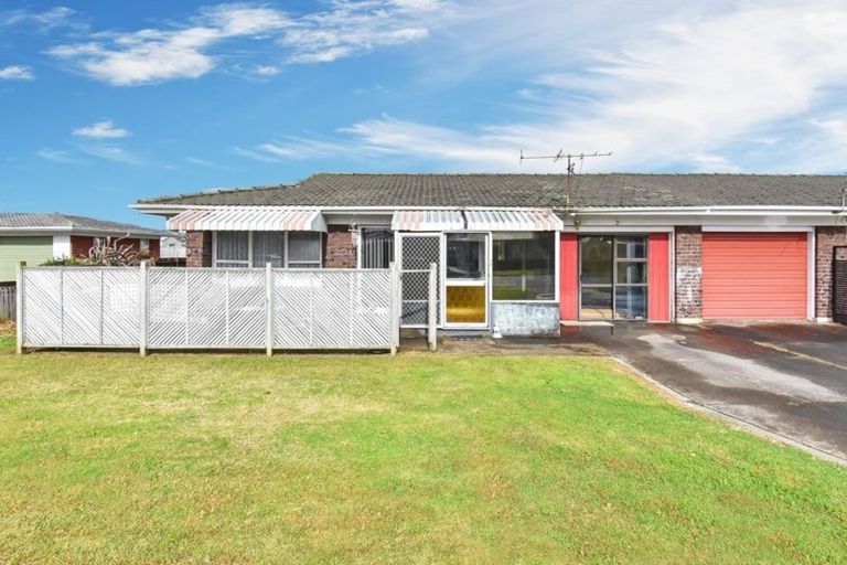 Photo of property in 2/20 Gibbons Road, Weymouth, Auckland, 2103
