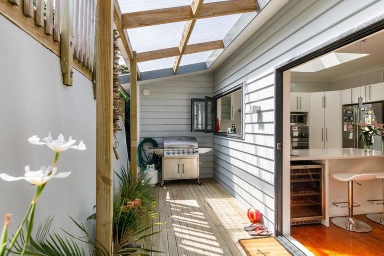 Photo of property in 42 Ribble Street, Island Bay, Wellington, 6023