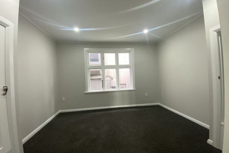 Photo of property in 230 Oriental Parade, Oriental Bay, Wellington, 6011