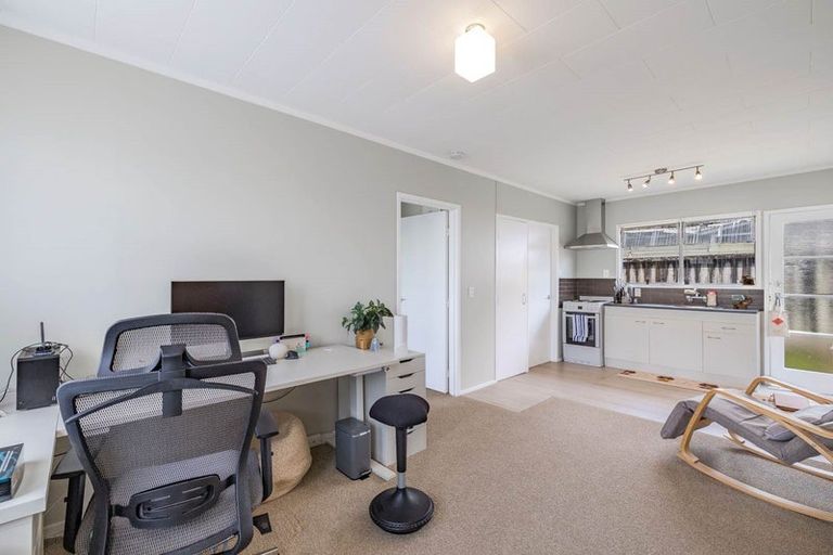 Photo of property in 21 Kamara Road, Glen Eden, Auckland, 0602