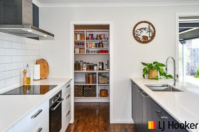 Photo of property in 14 Dame Nganeko Drive, Glenbrook, Waiuku, 2681