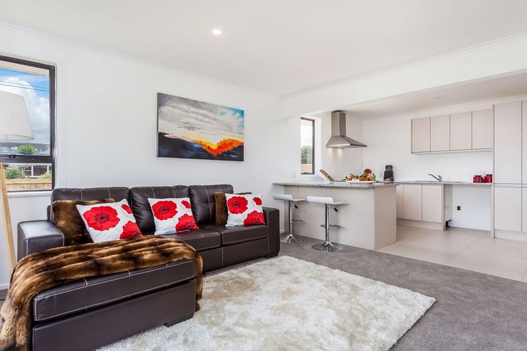 Photo of property in 22 Sylvan Crescent, Te Atatu South, Auckland, 0610