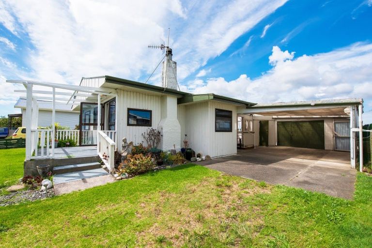 Photo of property in 6 Seabury Avenue, Foxton Beach, Foxton, 4815