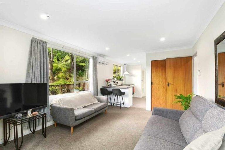 Photo of property in 2/15a Glen Road, Stokes Valley, Lower Hutt, 5019