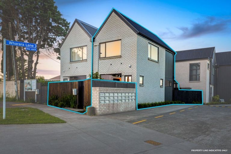 Photo of property in 2 Wharara Lane, Massey, Auckland, 0614
