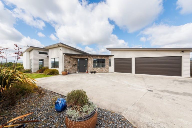 Photo of property in 10 Morocco Terrace, Kelvin Grove, Palmerston North, 4414