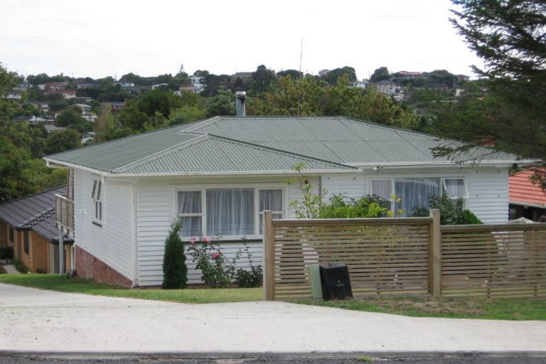 Photo of property in 9a Barron Drive, Green Bay, Auckland, 0604