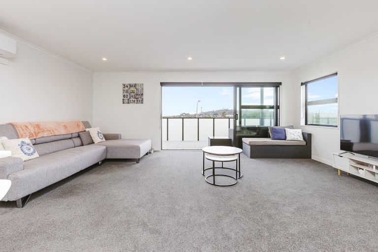 Photo of property in 304/26 Shortfin Place, Flat Bush, Auckland, 2019