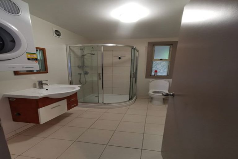 Photo of property in 39 Akaroa Drive, Maupuia, Wellington, 6022