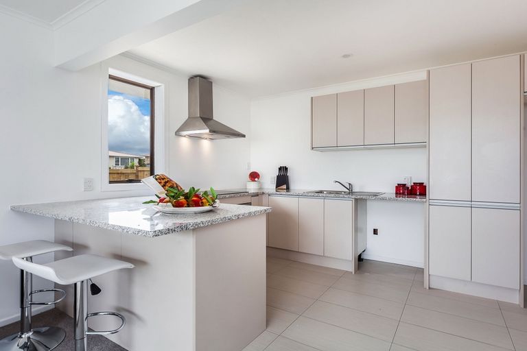 Photo of property in 22 Sylvan Crescent, Te Atatu South, Auckland, 0610