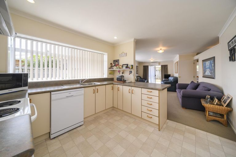 Photo of property in 14 Woodgate Court, Fitzherbert, Palmerston North, 4410