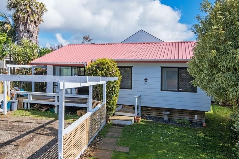 Photo of property in 17a Leaming Place, Clarks Beach, 2122