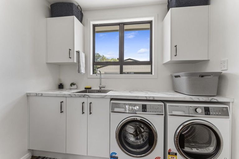 Photo of property in 19 Galway Avenue, Hokowhitu, Palmerston North, 4410