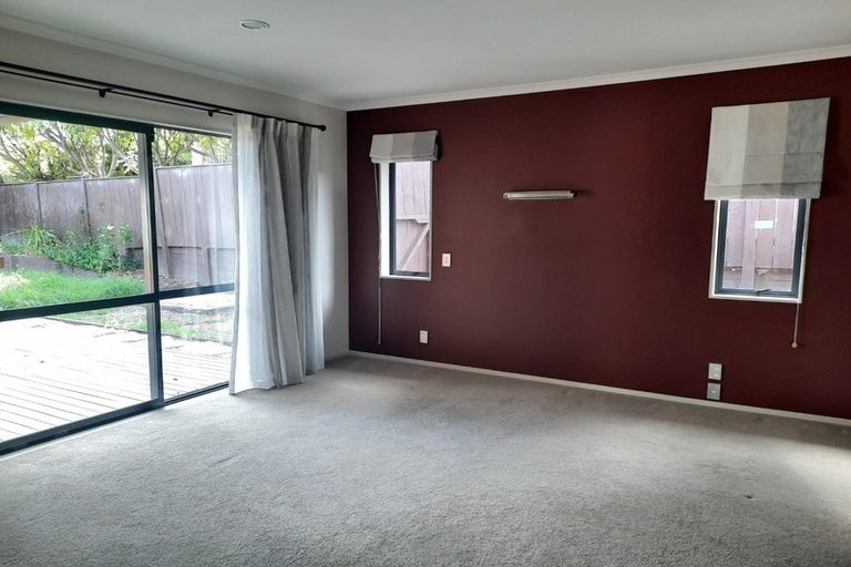Photo of property in 4 Middlefield Drive, East Tamaki Heights, Auckland, 2016