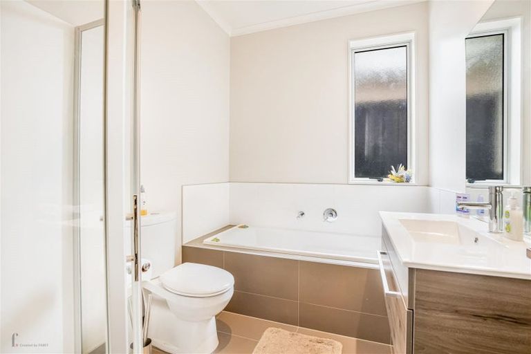 Photo of property in 3 Waiarohia Place, Hobsonville, Auckland, 0616