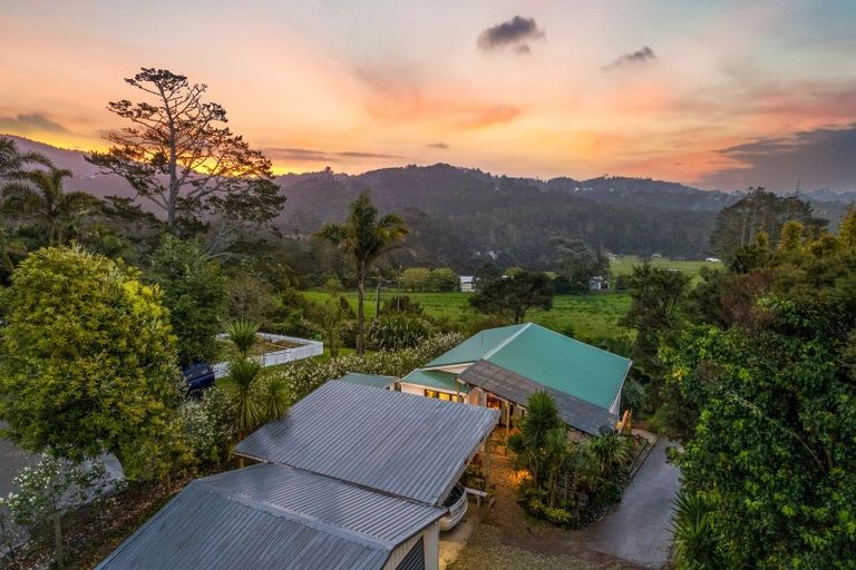 Photo of property in 74 Christian Road, Swanson, Auckland, 0614