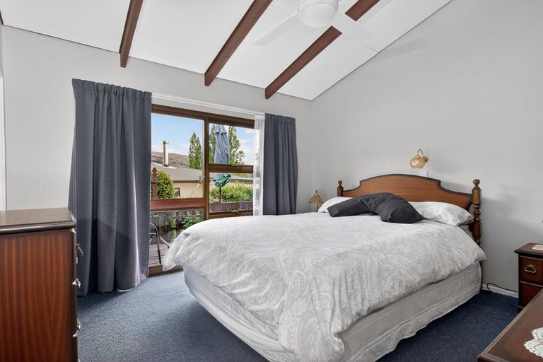 Photo of property in 16 Paisley Place, Roxburgh, 9500