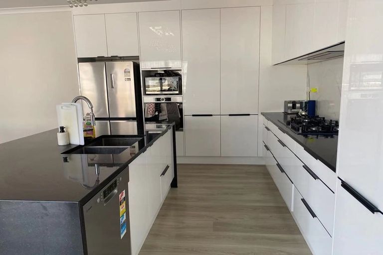 Photo of property in 12 Mamuku Drive, Massey, Auckland, 0614