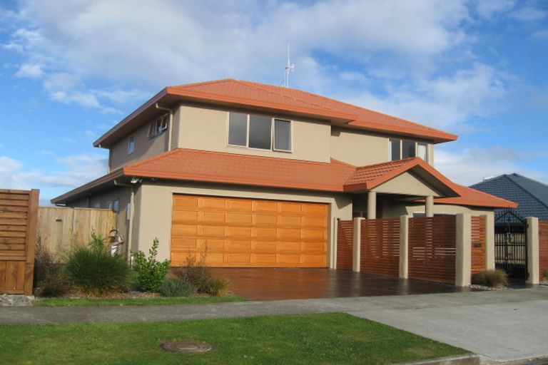 Photo of property in 116 Ruapehu Drive, Fitzherbert, Palmerston North, 4410