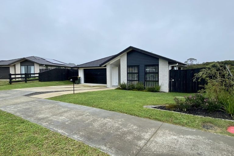 Photo of property in 19 Tahuna Minhinnick Drive, Glenbrook, Waiuku, 2681