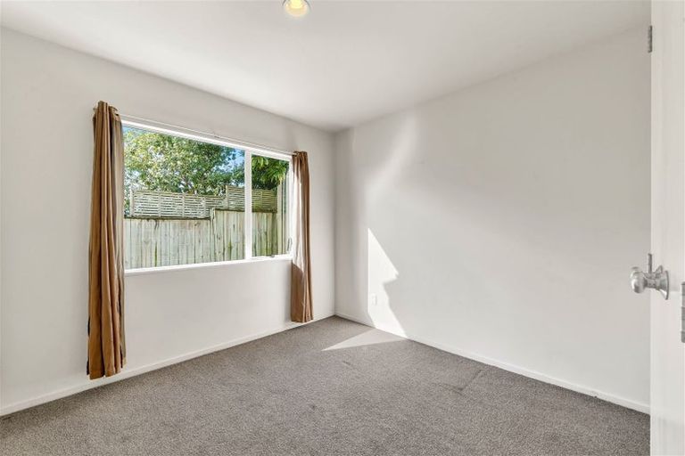 Photo of property in 2/57 Gladstone Road, Northcote, Auckland, 0627