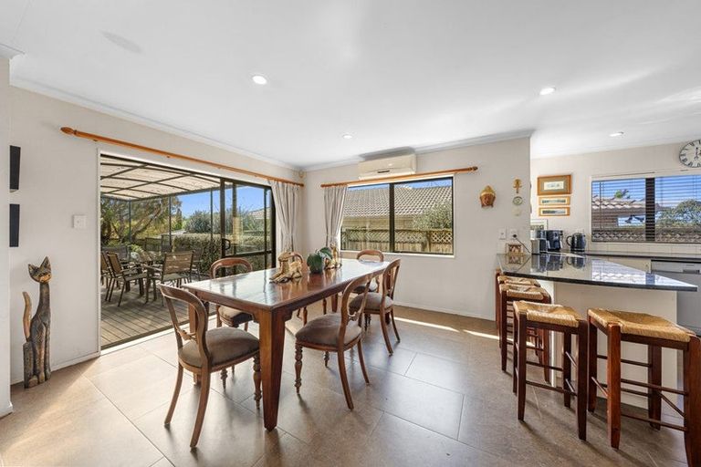 Photo of property in 33 Ruze Vida Drive, Massey, Auckland, 0614