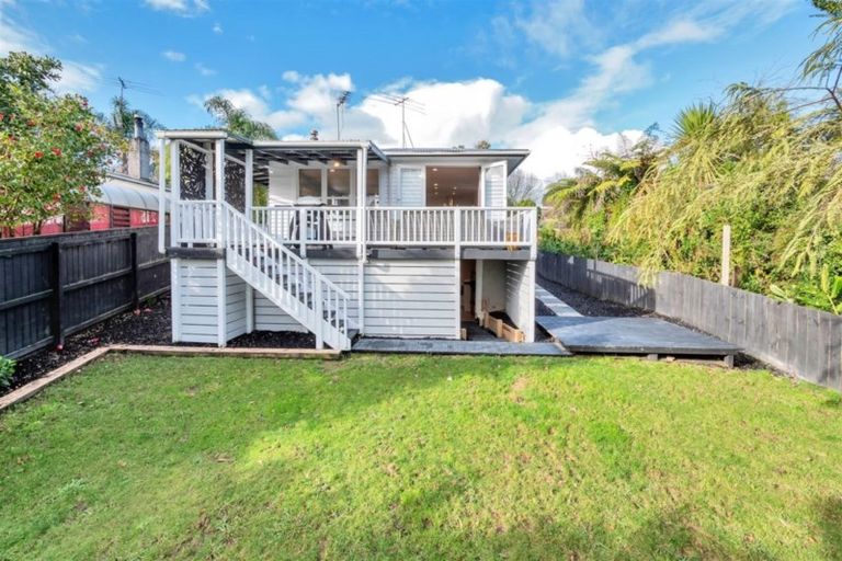 Photo of property in 48 Sylvan Crescent, Te Atatu South, Auckland, 0610