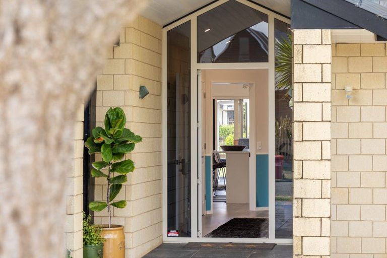 Photo of property in 196 Tutere Street, Waikanae Beach, Waikanae, 5036