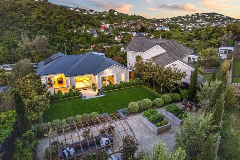 Photo of property in 23 Silverstream Road, Crofton Downs, Wellington, 6035